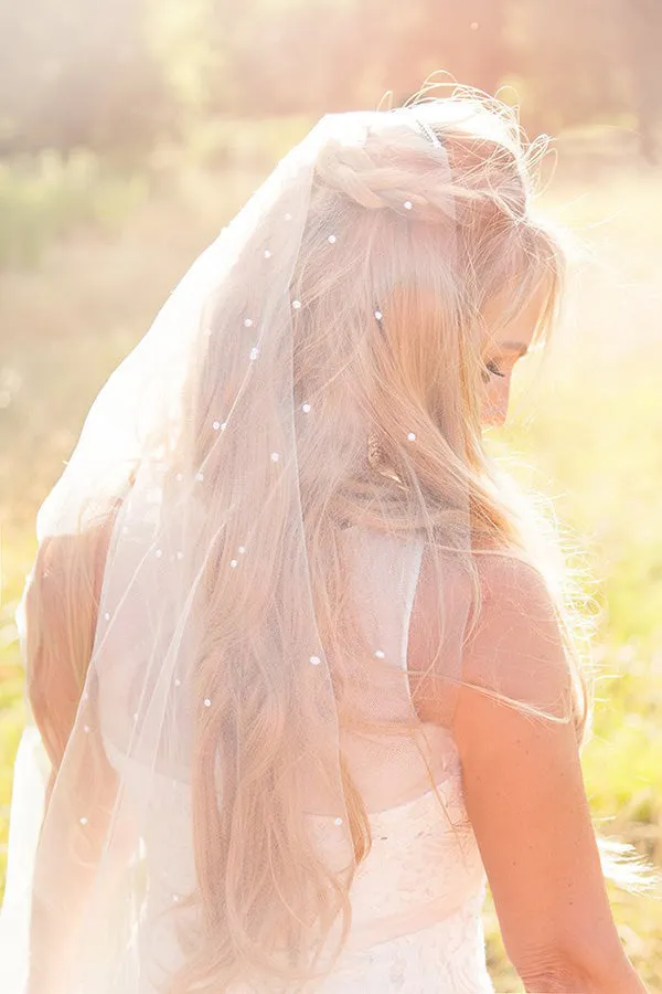 Chic Tulle With Pearls Short Wedding Veils V31