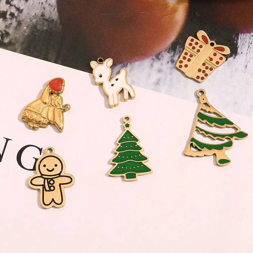 Festive Christmas Tree Pendant – 14K Gold Charm with Enamel Design