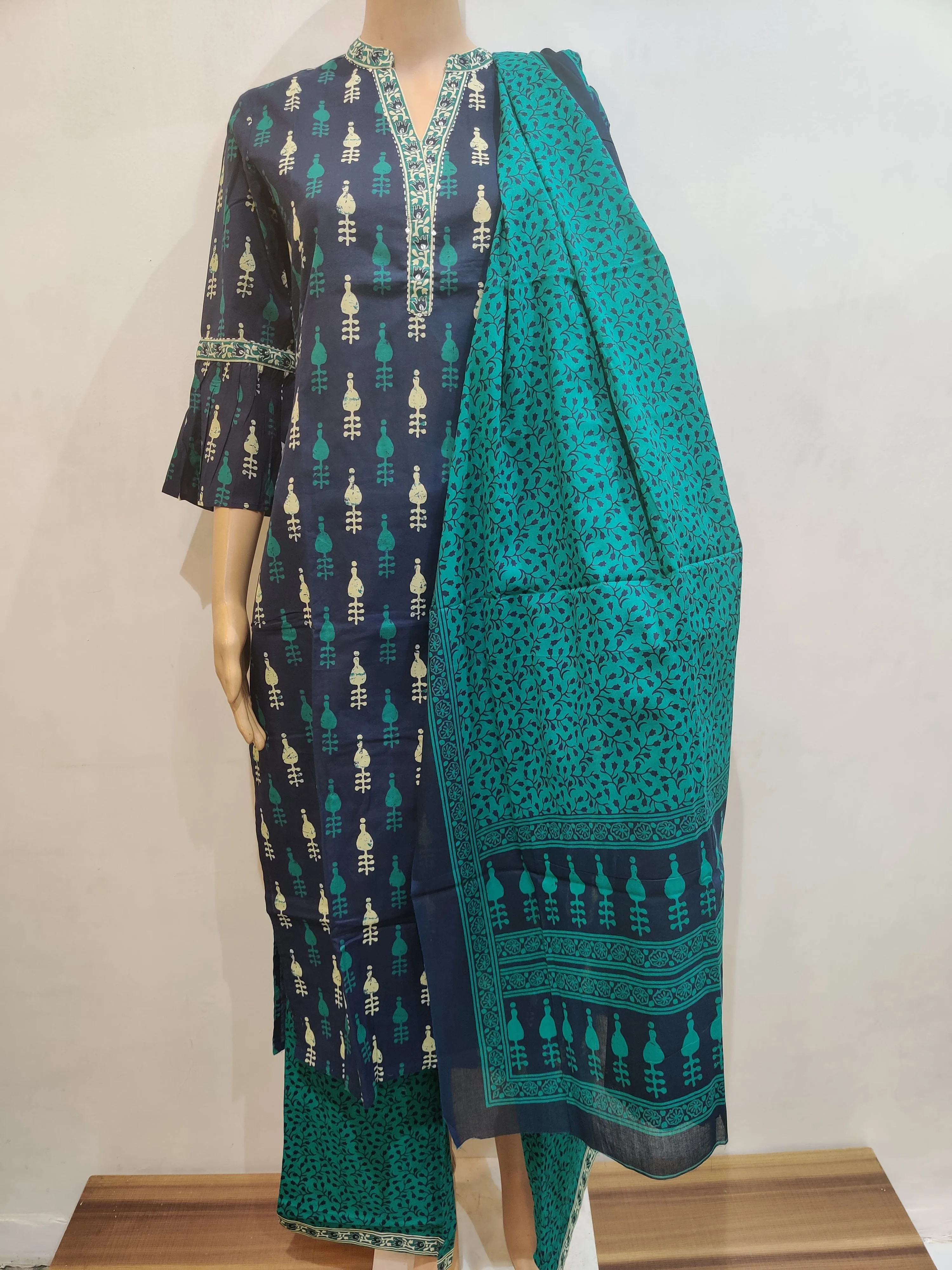 Heliotrope Kurta pant with dupatta set