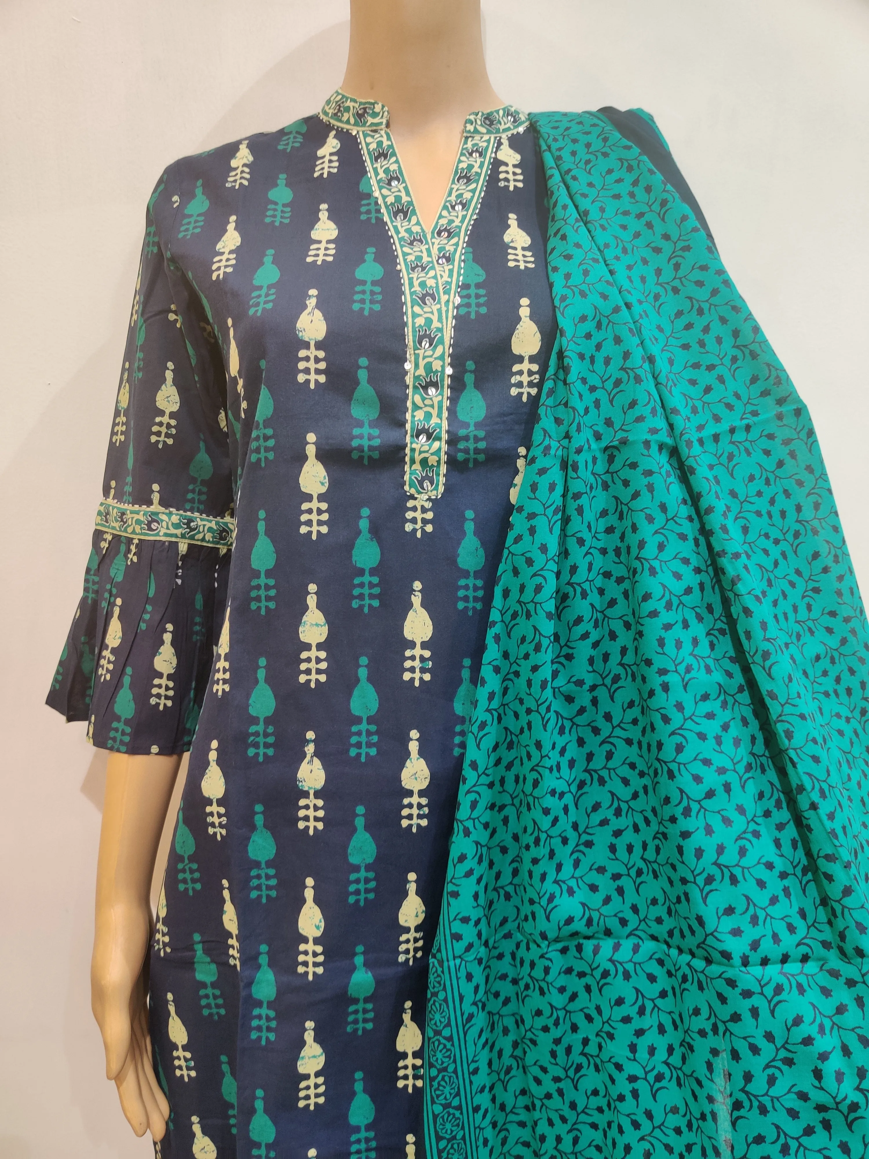 Heliotrope Kurta pant with dupatta set