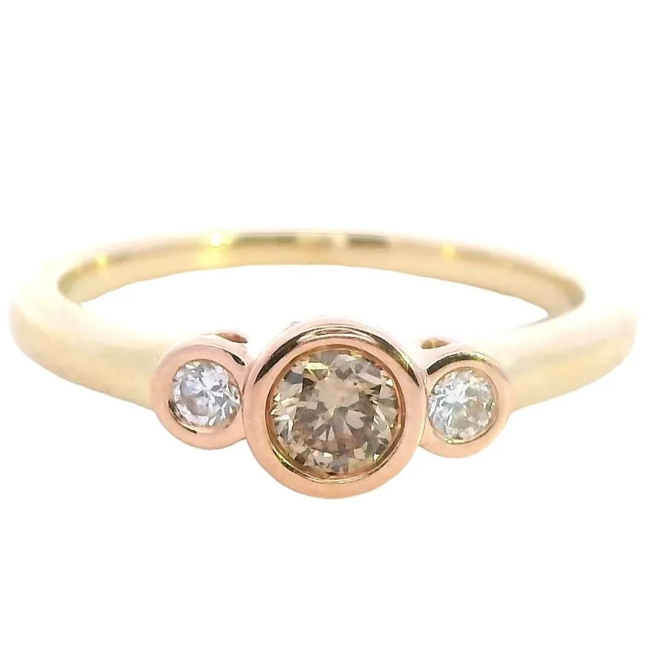 Luxurious 18ct Gold Diamond Ring - Timeless Elegance!