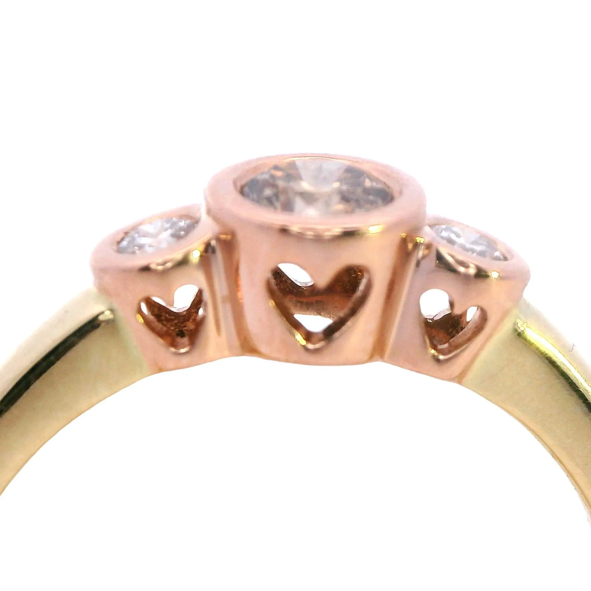 Luxurious 18ct Gold Diamond Ring - Timeless Elegance!