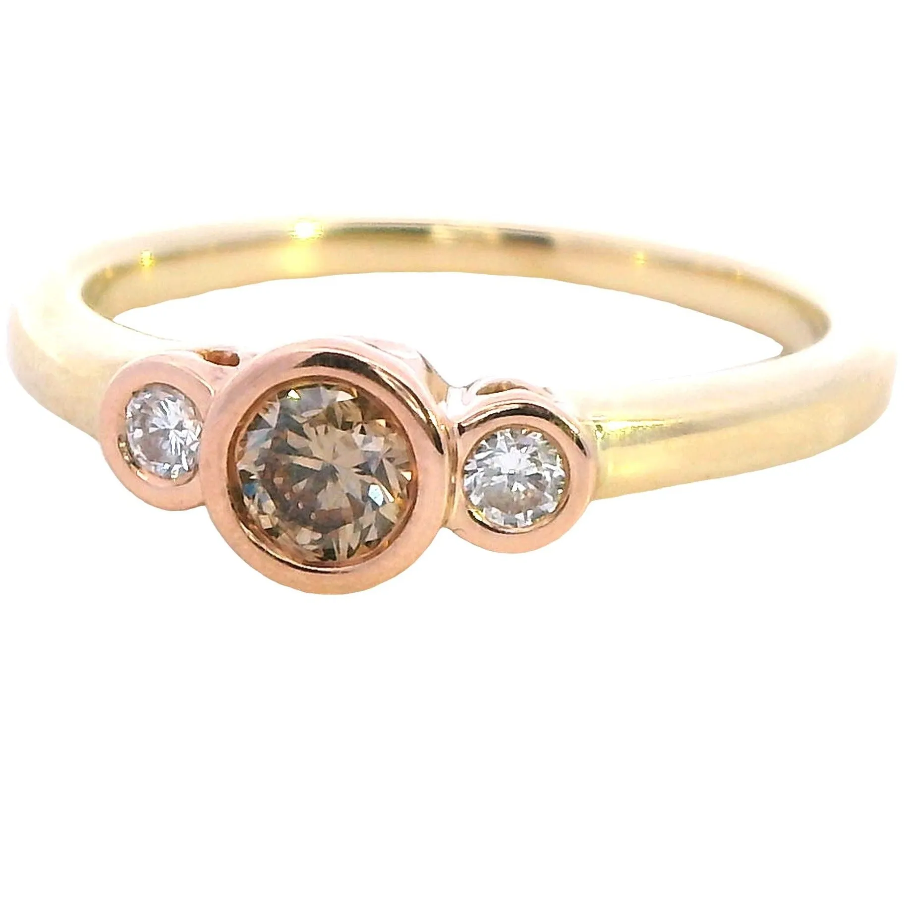 Luxurious 18ct Gold Diamond Ring - Timeless Elegance!