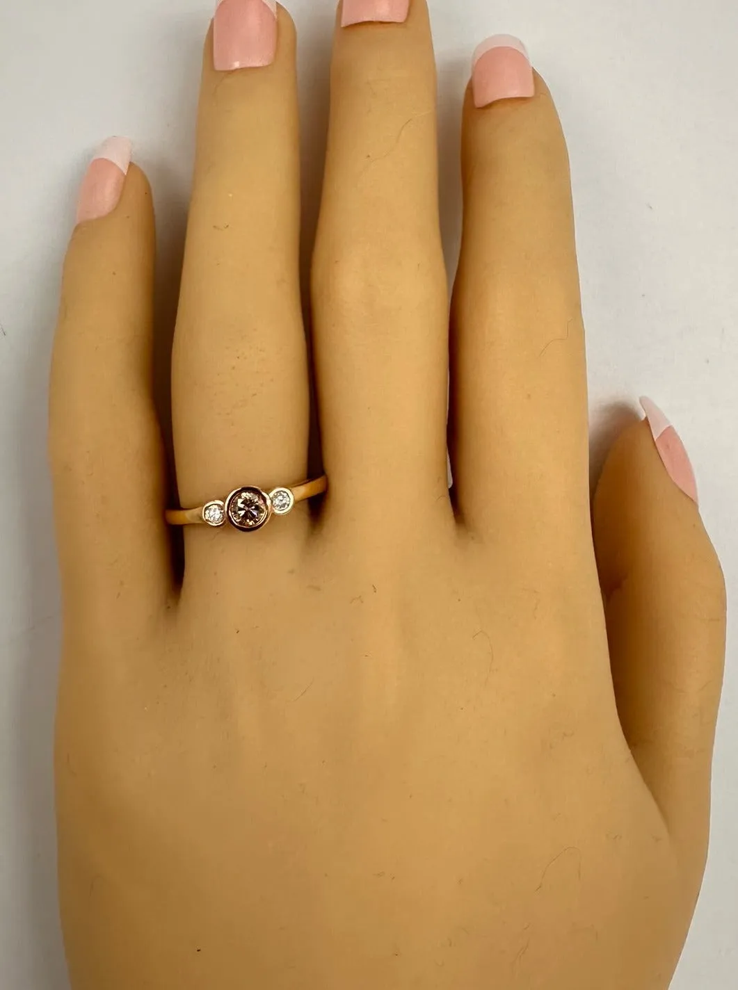 Luxurious 18ct Gold Diamond Ring - Timeless Elegance!