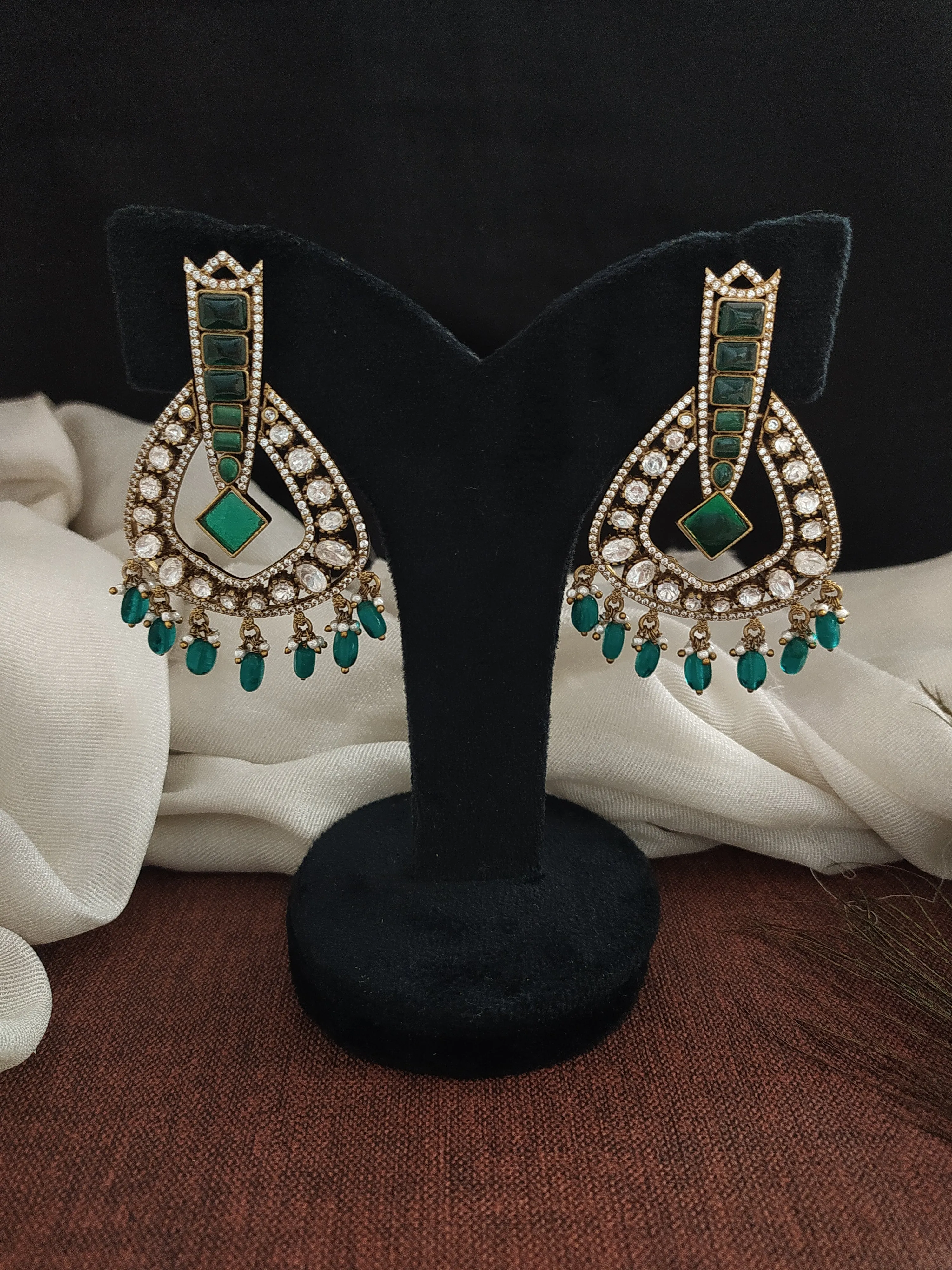 Mesmerizing Victorian Chandbali Earrings Having Bead Dangling